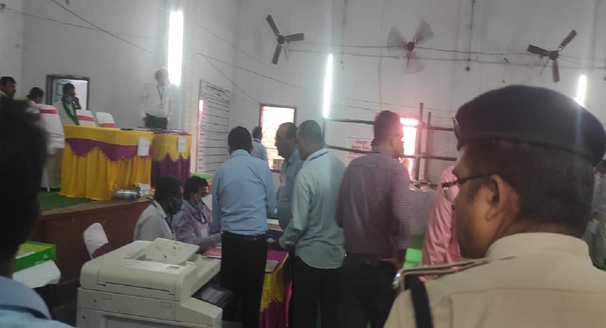 Bihar Bypoll: हर राउंड की गिनती में कैसे बदल रहा गणित, जानिये कभी गरम तो कभी ठंडा कैसे पड़ रहा समर्थकों का जोश