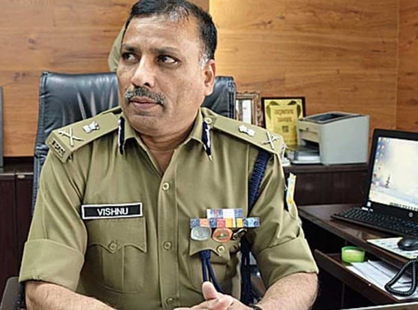 Jharkhand Naxal News : नक्सली मुठभेड़ के बाद चाईबासा पहुंचे डीजीपी, कहा- नक्सली आकाश जल्द पकड़ा जायेगा, चल रहा है ये बड़ा ऑपरेशन