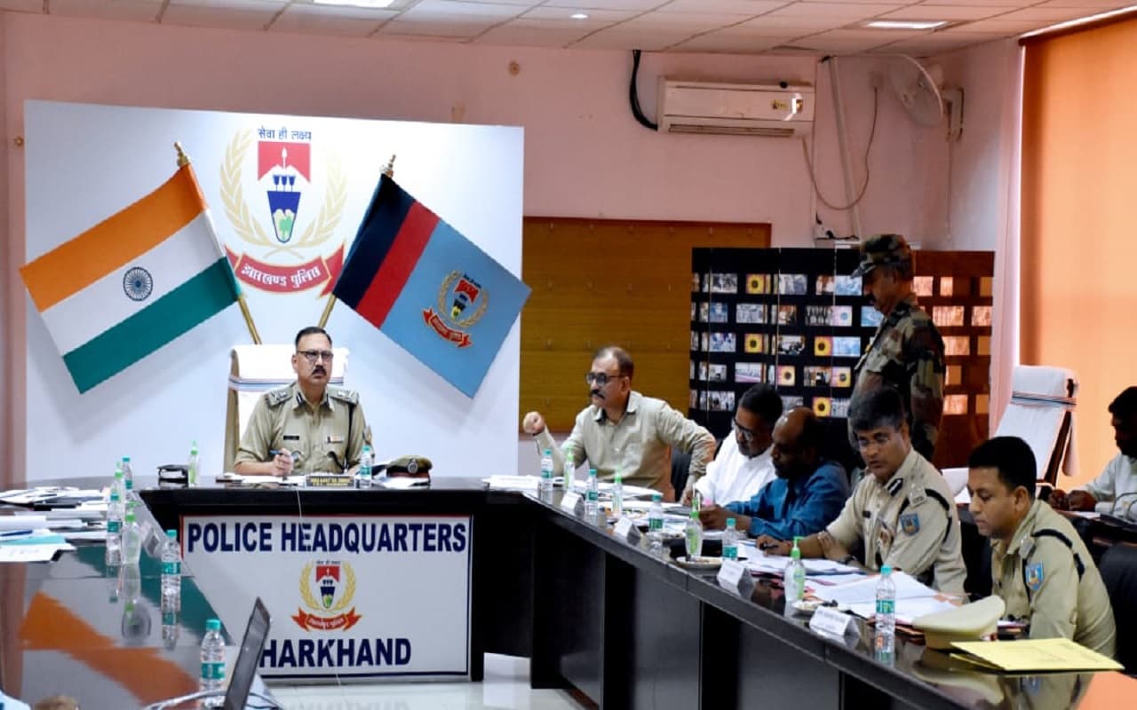 पेंडिंग मामले, जजों के आवासीय परिसरों की सुरक्षा व कोयला चोरी को लेकर डीजीपी अजय कुमार सिंह ने दिए ये निर्देश