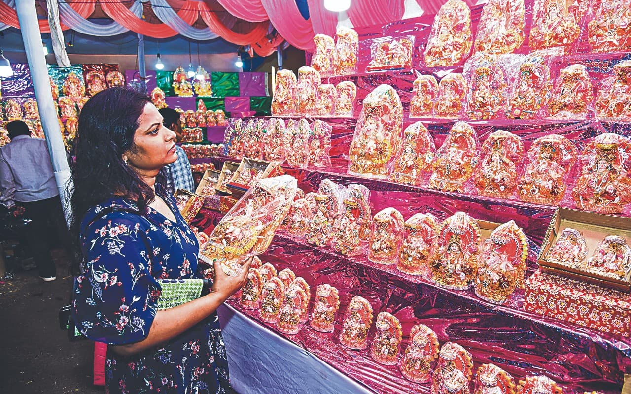 Dhanteras 2022: धनतेरस में खरीदी गयी चीजों में होती है 13 गुना की बढ़ोतरी, राशि के अनुसार करें खरीदारी