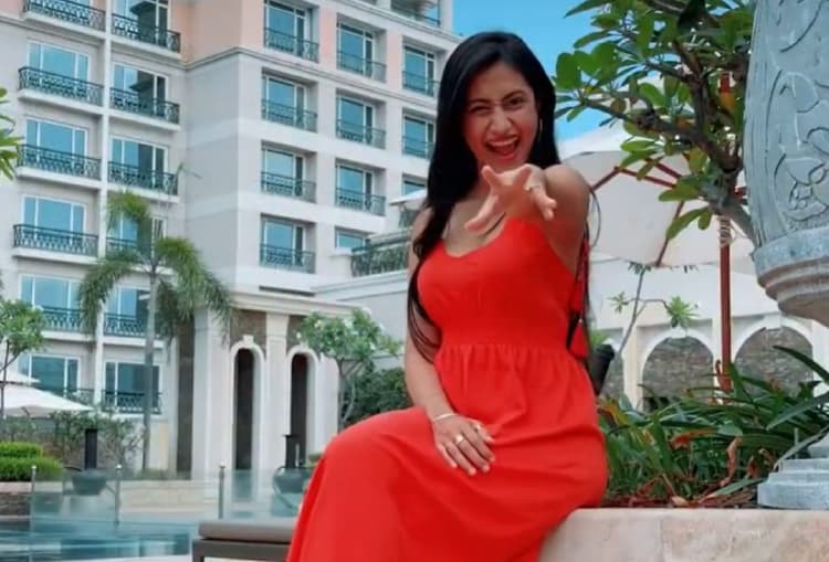 चहल की पत्नी धनाश्री ने इमरान हाशमी के गाने पर मचाया गदर, बोल्ड हुए युजी, वीडियो वायरल