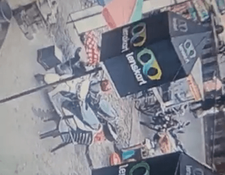 धनबाद में बड़ा हादसा, बैंक मोड़ में गोलगप्पे खा रहे लोगों पर गिरा 11000 वोल्ट तार, 6 लोग झुलसे, देखें VIDEO