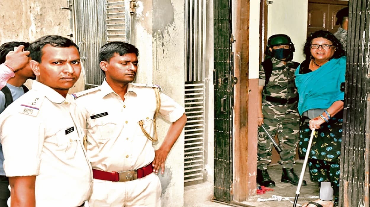 Dhanbad: गैंगस्टर प्रिंस खान के घर से नोट गिनने की मशीन समेत कई लाखों के सामान जब्त, जानें पूरा मामला