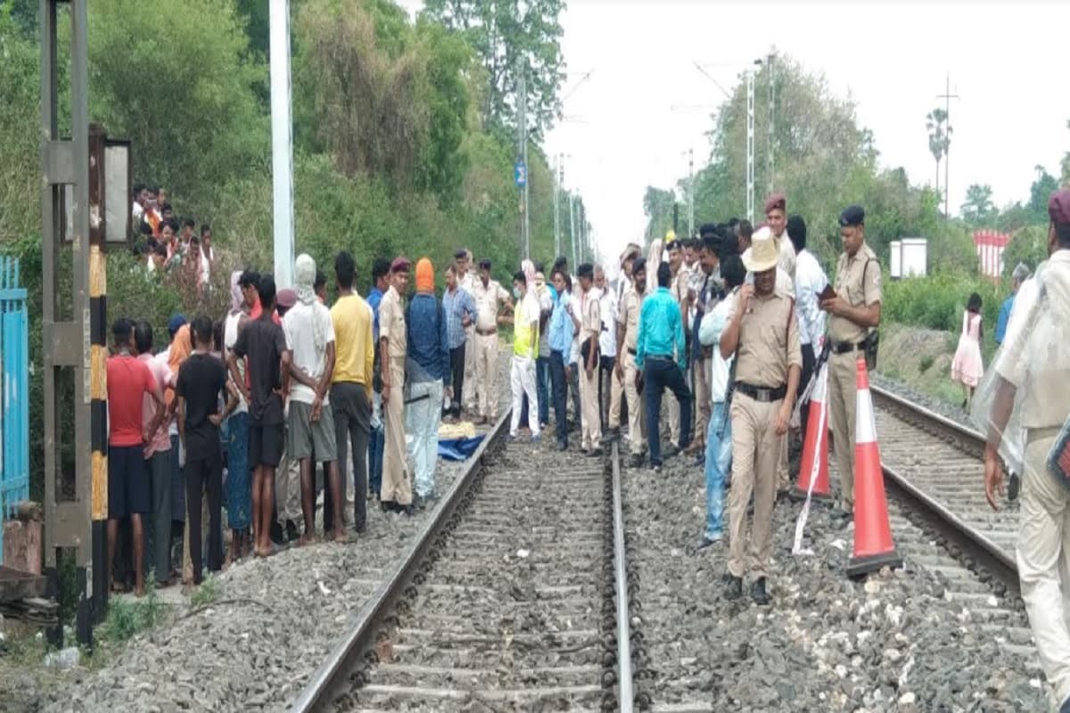 धनबाद-गोमो रेलखंड हादसा : कैसे हुई दुर्घटना? रेल प्रशासन ने दिये घटना की जांच के आदेश