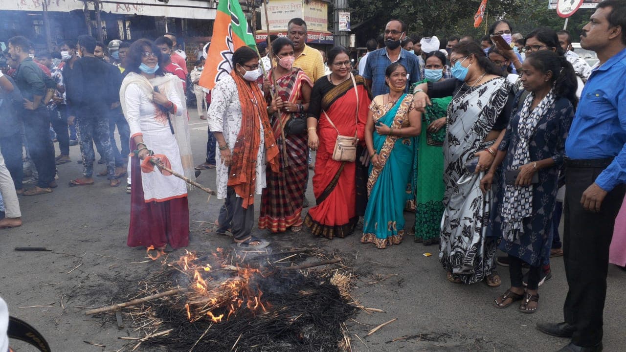 झारखंड में इंटर फेल विद्यार्थियों पर लाठीचार्ज के खिलाफ धनबाद बंद का मिला-जुला असर,जगह-जगह प्रदर्शन