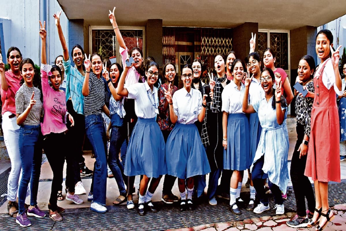 ICSE Result: 10वीं में अंकिता व आकृति और 12वीं साइंस में अतिया ओरुज बनीं धनबाद जिला टॉपर,यहां देखें पूरी लिस्ट