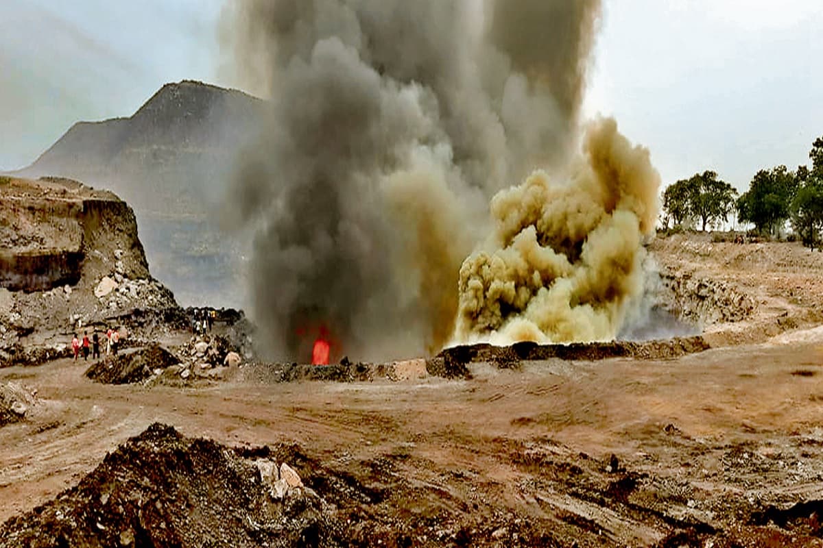 धनबाद अग्निकांड पर जांच जारी, पोस्टमार्टम रिपोर्ट में हुआ बड़ा खुलासा, अपार्टमेंट अब भी सील
