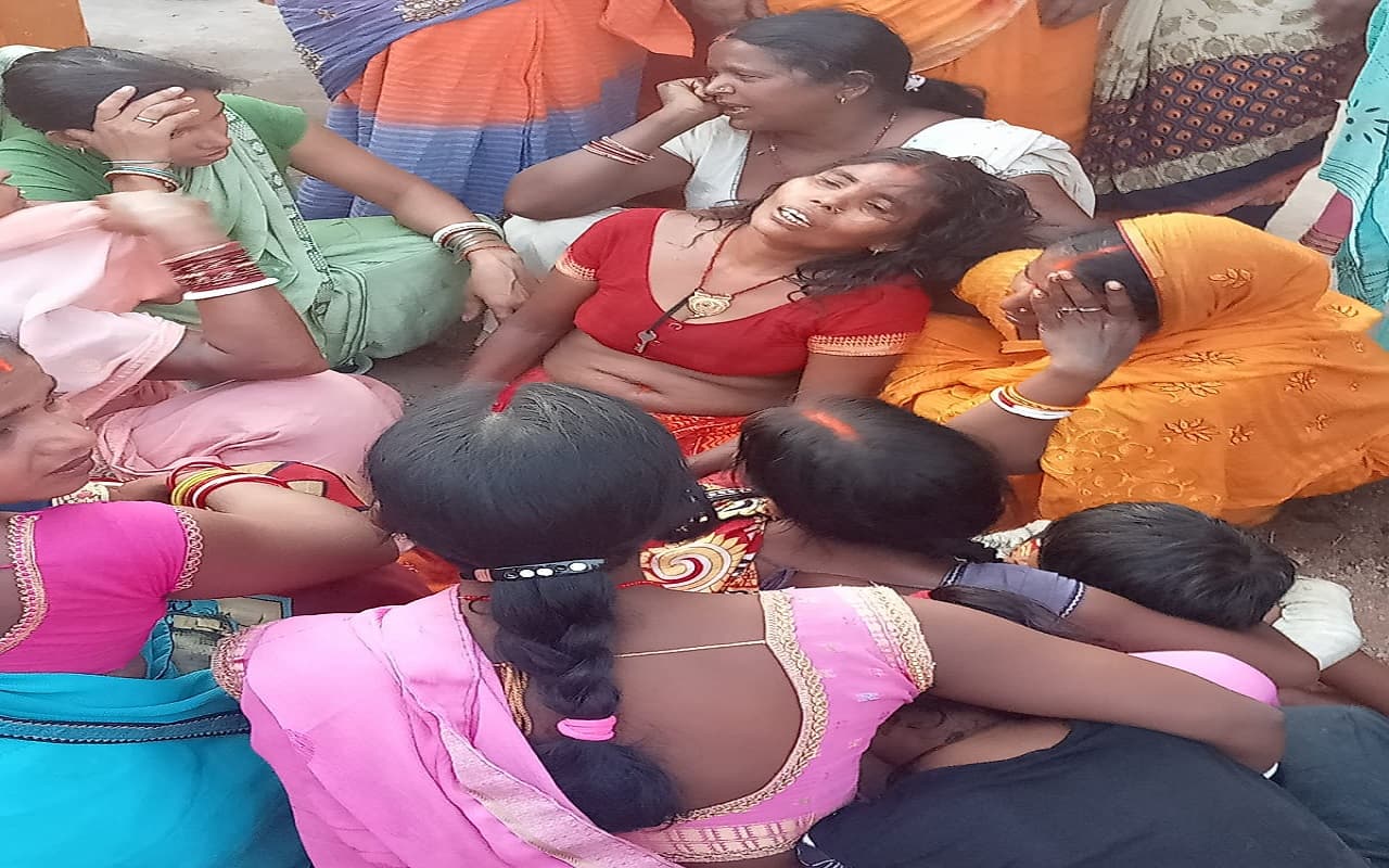 झारखंड: धनबाद में गैस सिलेंडर में आग लगने से जिंदा जला 50 वर्षीय शख्स, बुधवार को होगा पोस्टमार्टम झारखंड: धनबाद में गैस सिलेंडर में आग लगने से जिंदा जला 50 वर्षीय शख्स, बुधवार को होगा पोस्टमार्टम