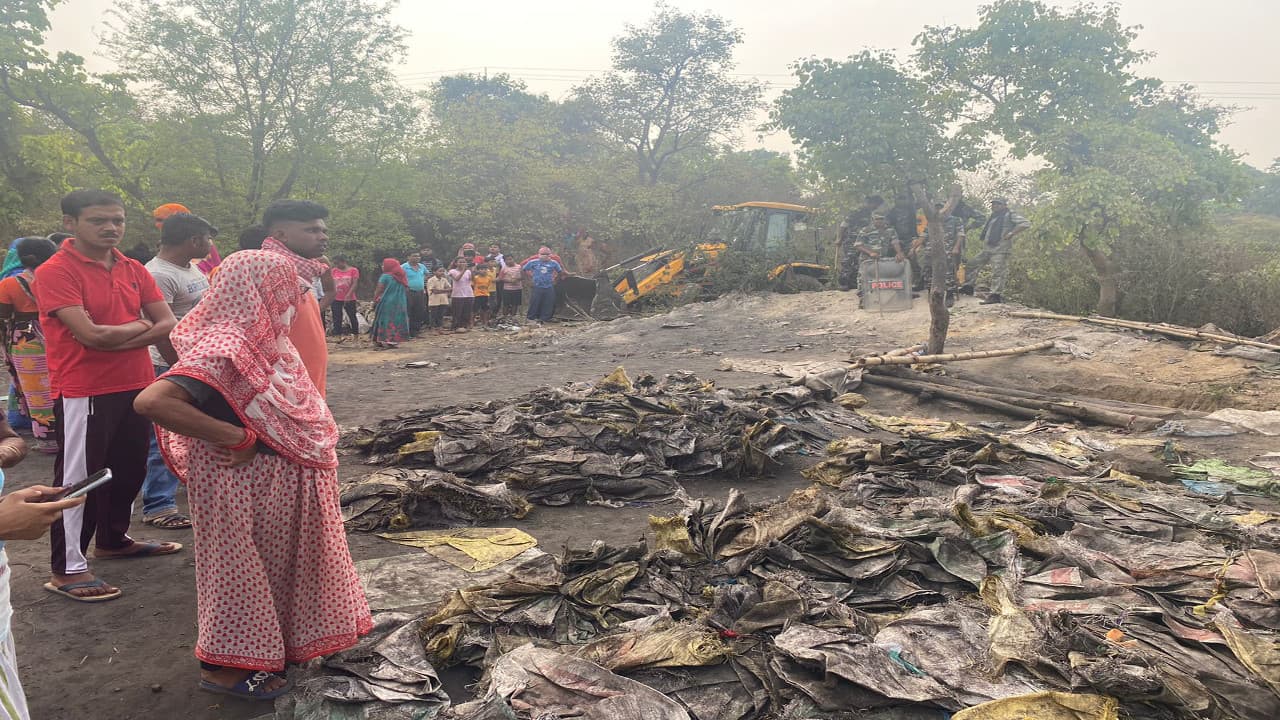 धनबाद के चिरकुंडा क्षेत्र में अवैध खनन के दौरान खदान धंसी, करीब 70 लोगों के फंसे होने की आशंका