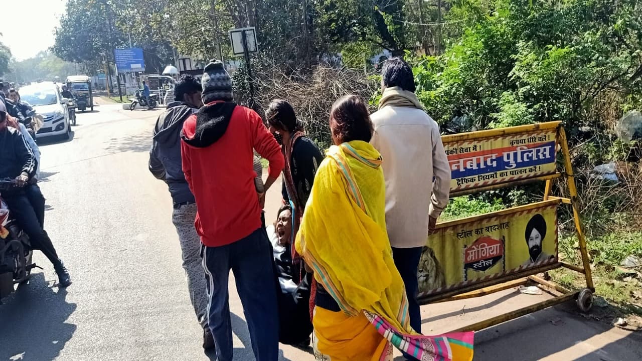 Jharkhand News: झारखंड में दो सहेलियों का प्यार चढ़ा परवान, मंदिर में विवाह कर पहुंचीं थाने, फिर क्या हुआ