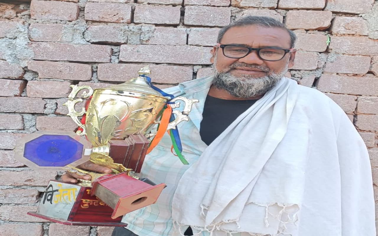 Jharkhand News: आर्थिक संकट से जूझ रहा गोमो का दिव्यांग नेशनल खिलाड़ी, नहीं ले रहा कोई सुध