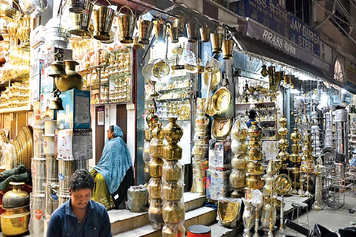धनतेरस में इन बर्तनों की खूब है डिमांड, पीतल की कीमत 700- 850 रुपये किलो