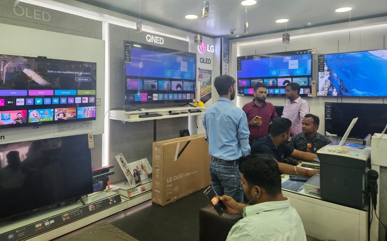 धनतेरस आज, धनबाद में 435 करोड़ रुपये का होगा कारोबार, देखते बन रहा बाजार का उल्लास