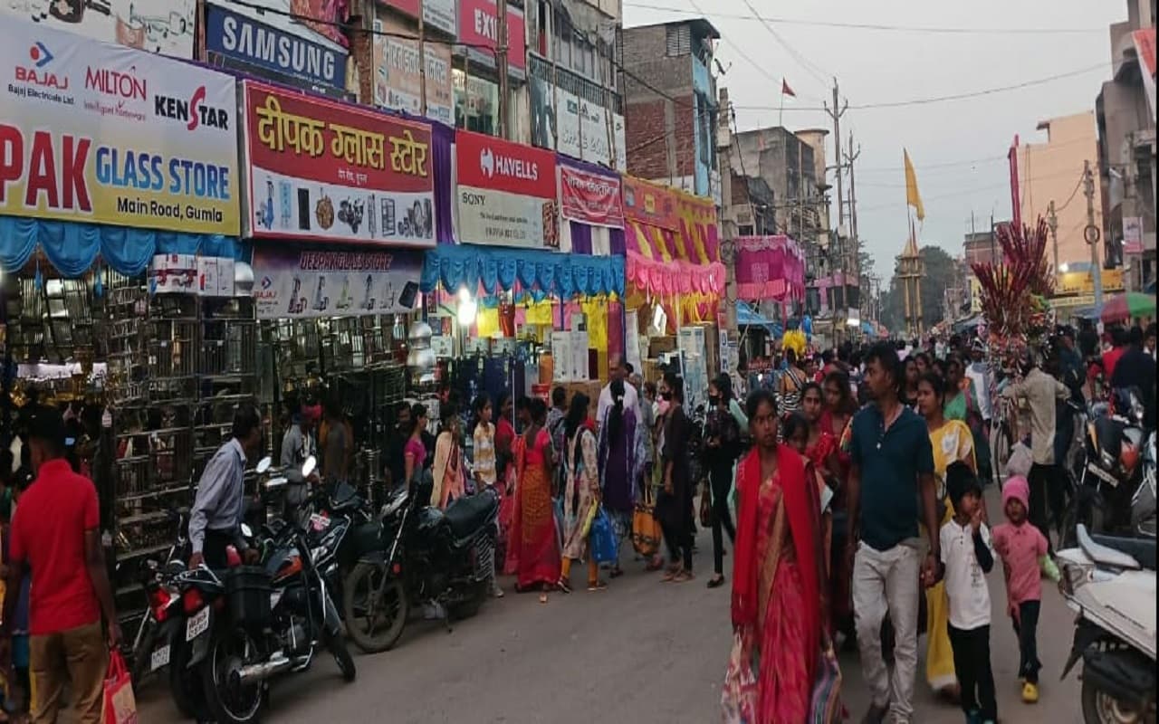 Happy Dhanteras 2022: गुमला के बाजारों में बरसा धन, करीब 20 करोड़ का कारोबार, जाम से परेशान रहे लोग