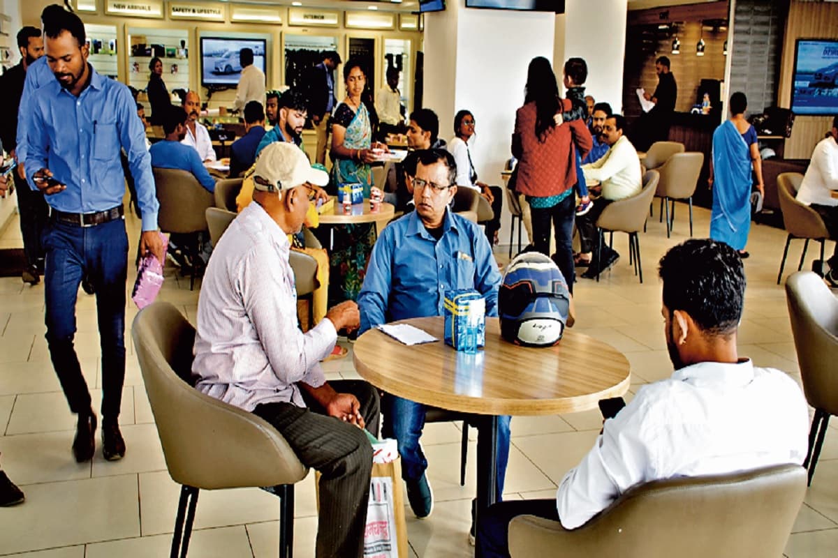 फेस्टिव सीजन पर सरकारी और निजी बैंक ग्राहकों को दे रहे हैं कई ऑफर, पढ़ें पूरी खबर