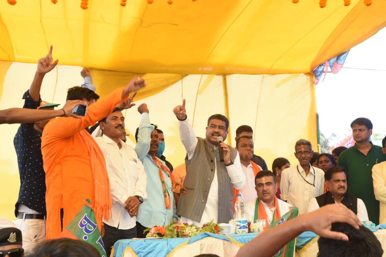 TMC के गुंडों ने किया हमारे कार्यकर्ताओं पर हमला, नंदीग्राम में हुई झड़प के बाद धर्मेंद्र प्रधान का आरोप