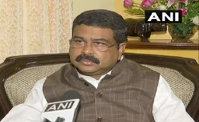 Petrol Diesel Price Hike : पेट्रोलियम मंत्री धर्मेंद्र प्रधान का सोनिया गांधी पर पलटवार, कहा- राजस्थान और महाराष्ट्र की सरकार ने टैक्स के माध्यम से की सबसे ज्यादा कमाई