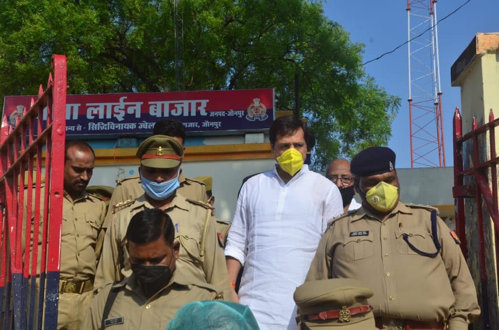 UP : कंस्ट्रक्शन कंपनी के मालिक से रंगदारी मांगने के आरोप में पूर्व सांसद धनंजय सिंह गिरफ्तार