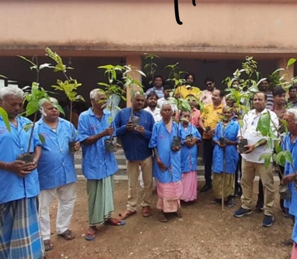 Happy Mother's Day 2021 : झारखंड के धनबाद में इन मांओं का दर्द सुनकर आपकी आंखों से छलक जायेंगे आंसू, संतान की सतायी मांएं आज भी दे रहीं दुआएं