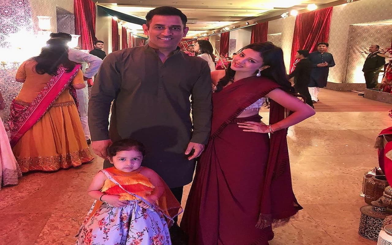 साक्षी के प्यार में कैसे क्लीन बोल्ड हुए थे 'कैप्टन कूल', बेहद दिलचस्प है धोनी की लव स्टोरी, पढ़ें यहां