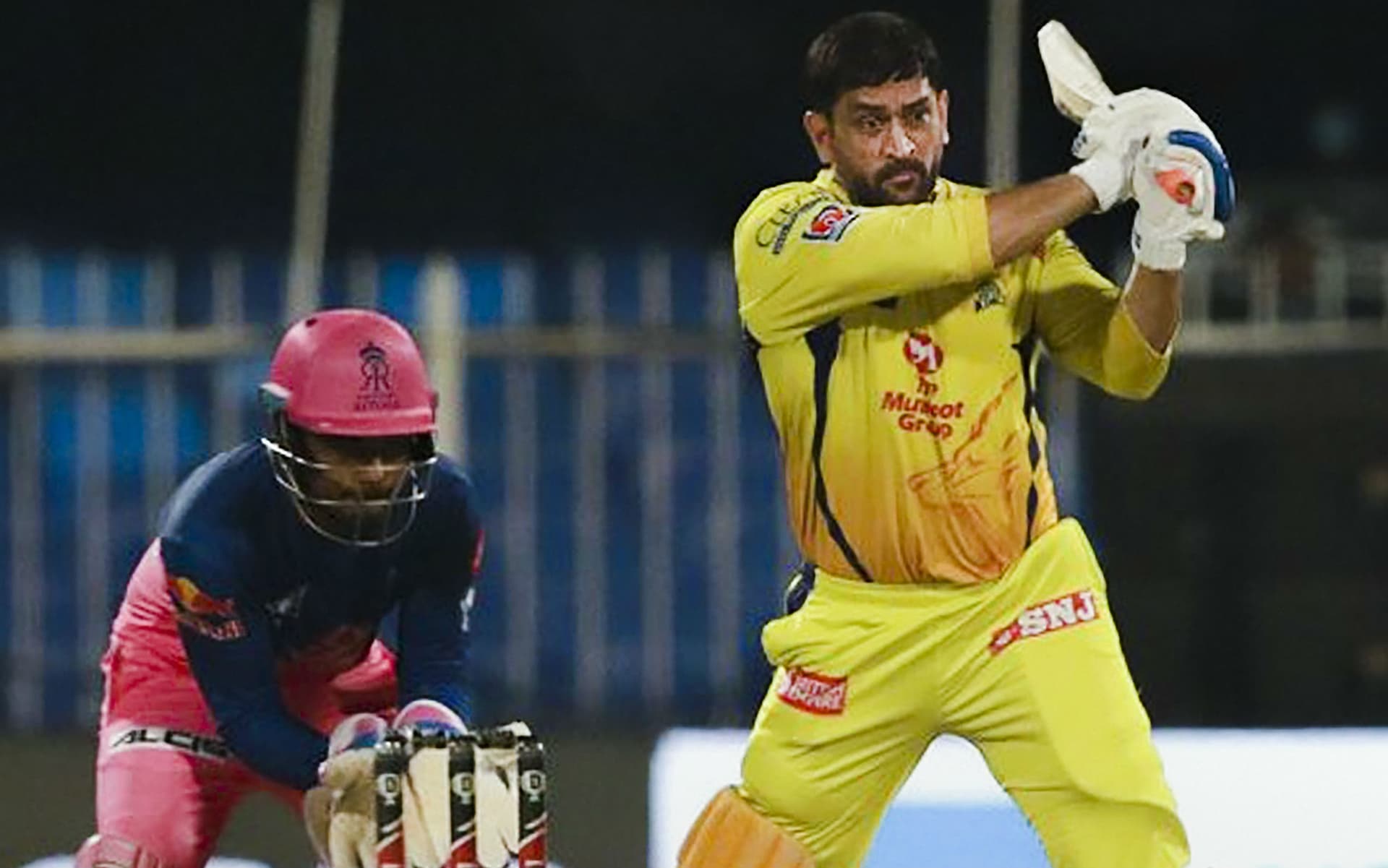 Watch: MS Dhoni को देखने के लिए पागल हुए फैंस, आईपीएल 2023 से पहले चेन्नई पहुंचे ‘कैप्टन कूल’