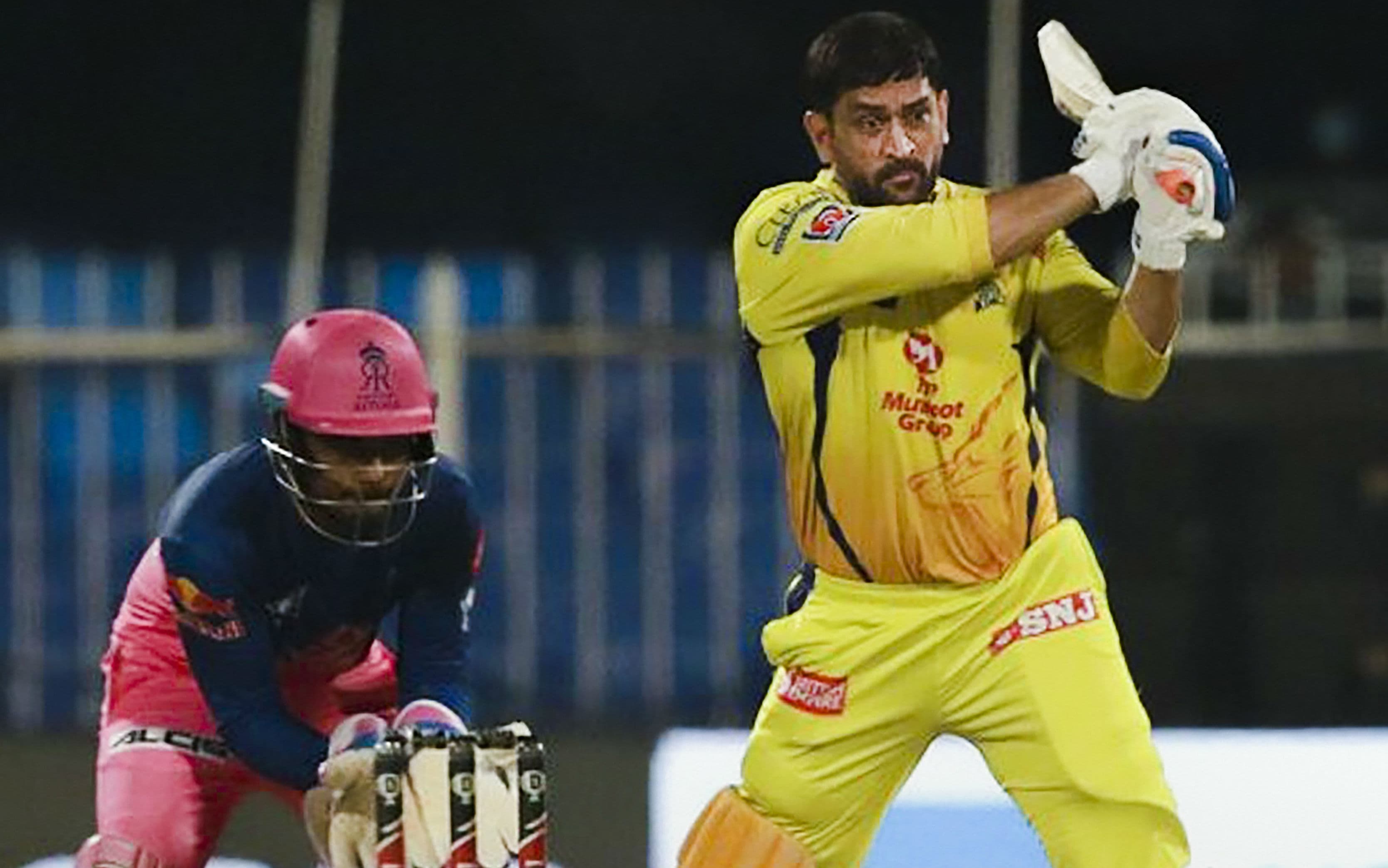 Watch: MS Dhoni को देखने के लिए पागल हुए फैंस, आईपीएल 2023 से पहले चेन्नई पहुंचे 'कैप्टन कूल'