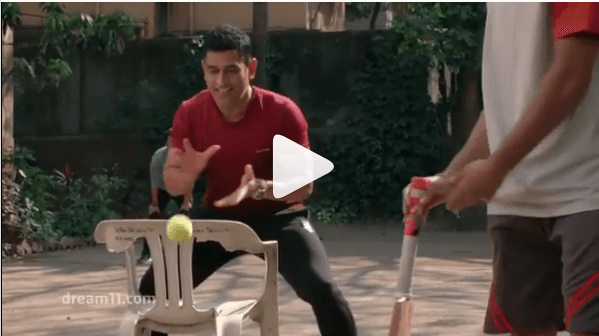 IPL 2020: आईपीएल से पहले गली क्रिकेट खेलते दिखे धौनी, रोहित, धवन और बुमराह, VIDEO में देखें उनका अंदाज