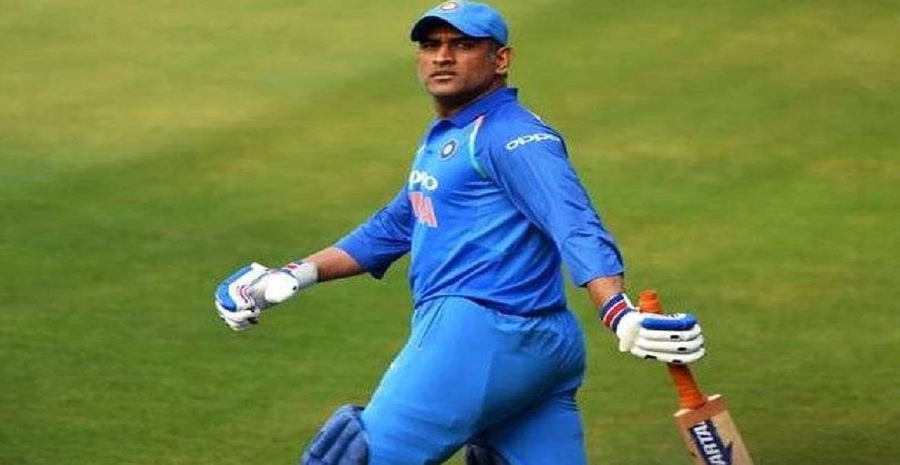 MS Dhoni: एमएस धोनी ने कोच का अनोखे अंदाज में मनाया बर्थडे, फैन्स बोले माही जैसा कोई नहीं