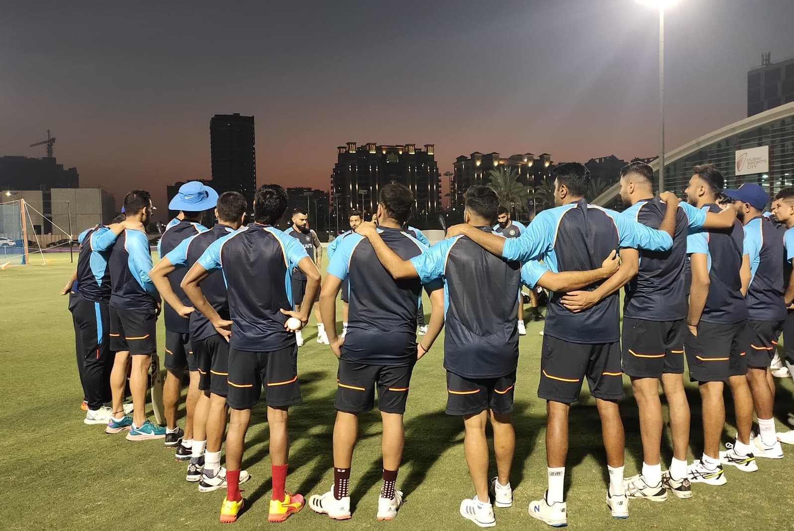 IND vs NZ: भारत-न्यूजीलैंड मुकाबले पर जमीं सबकी निगाहें, कोहली सेना हारी तो होंगे करोड़ों रुपये के नुकसान