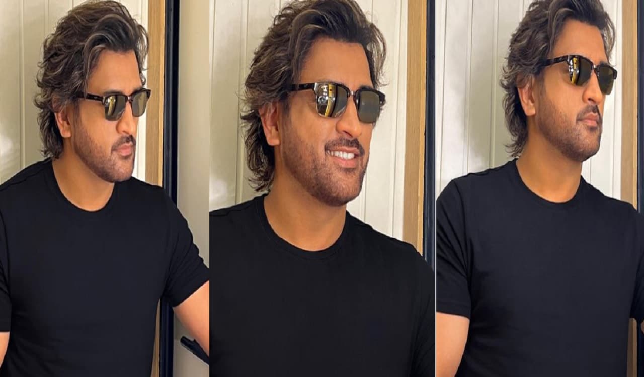 Dhoni New Hairstyle: वर्ल्ड कप से पहले एमएस धोनी ने बदला अपना लुक, वायरल हो रहा नया हेयरस्टाइल Dhoni New Hairstyle: वर्ल्ड कप से पहले एमएस धोनी ने बदला अपना लुक, वायरल हो रहा नया हेयरस्टाइल