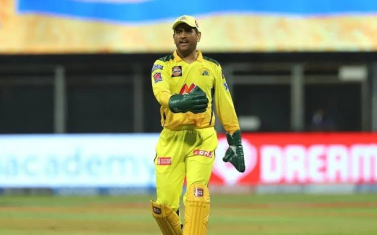 RCB vs CSK: MS Dhoni ने टपकाया फाफ डु प्लेसी का लड्डू कैच, फैंस को नहीं हुआ भरोसा, वीडियो वायरल