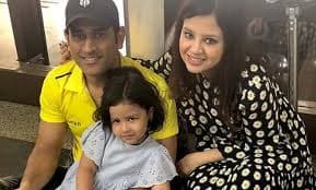 Dhoni Viral Video : केक बनाकर बेटी जीवा के साथ यूं नाचे एमएस धौनी, देखें ये प्यारा वीडियो