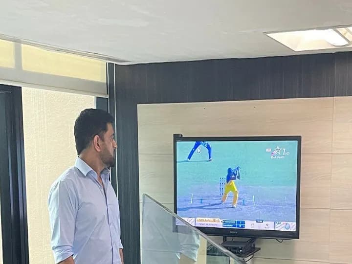 SMAT 2021: धोनी ने देखी शाहरुख खान की तूफानी पारी, फैंस बोले- CSK को मिल गया नया फिनिशर