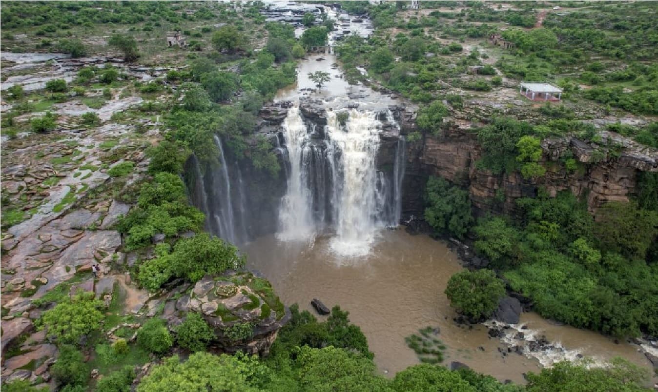 Bihar Tourism: झरनों के साथ धार्मिक स्थलों का भी उठाना है लुत्फ, तो आयें रोहतास Bihar Tourism: झरनों के साथ धार्मिक स्थलों का भी उठाना है लुत्फ, तो आयें रोहतास