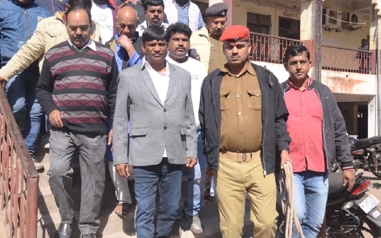 Dhullu Mahto: बाघमारा विधायक ढुलू महतो ने कोर्ट में किया सरेंडर, भेजे गए जेल