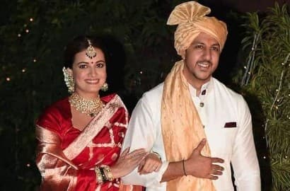 Dia Mirza Wedding: दीया मिर्जा दूसरी बार बनीं दुल्हनिया, पति वैभव की बाहों में कुछ ऐसे नजर आईं एक्ट्रेस, Photos हुई Viral