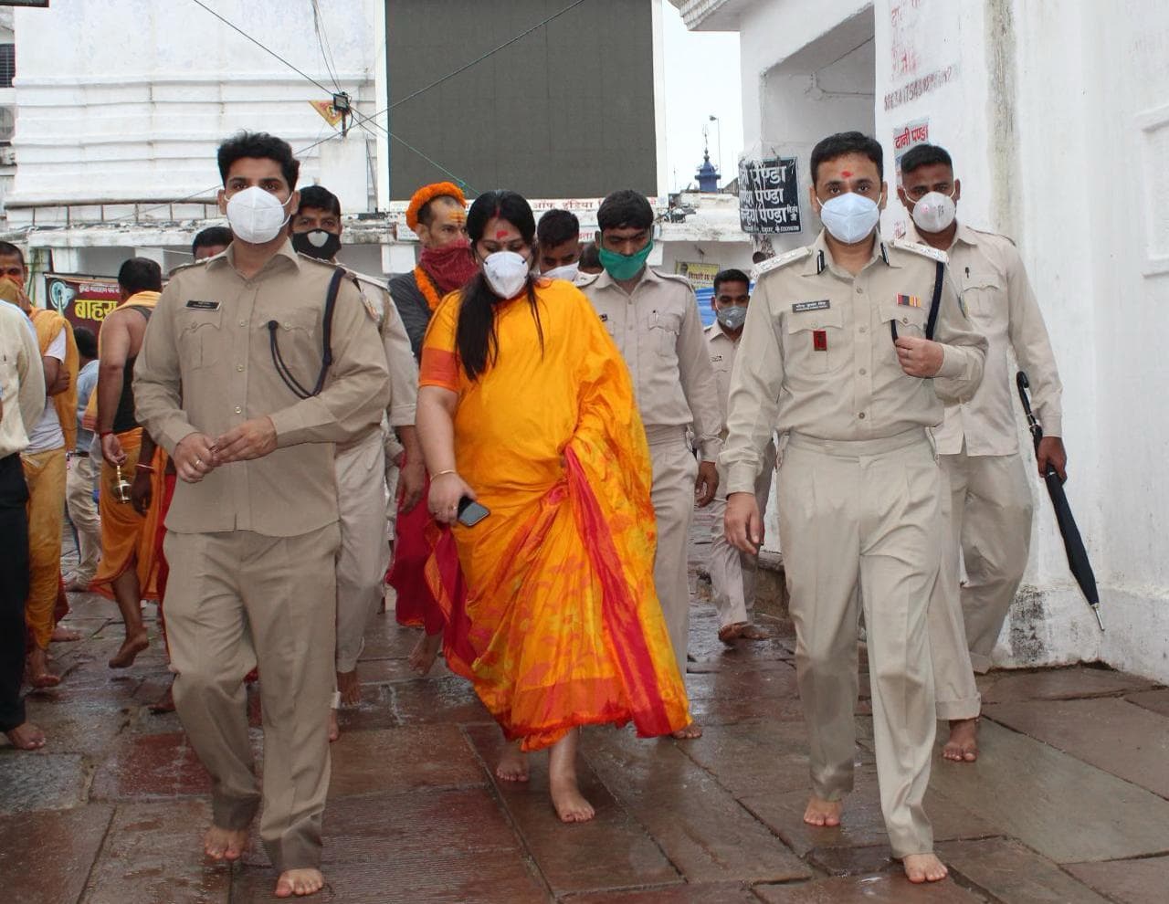 पुलिस पर पथराव के बाद दुम्मा बॉर्डर पर झारखंड पुलिस की चौकसी बढ़ी, सुल्तानगंज से चल पड़े हैं हजारों कांवरिये