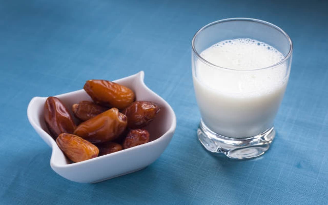 Health : दूध के साथ खजूर खाने से मिलते हैं कई स्वास्थ्य लाभ