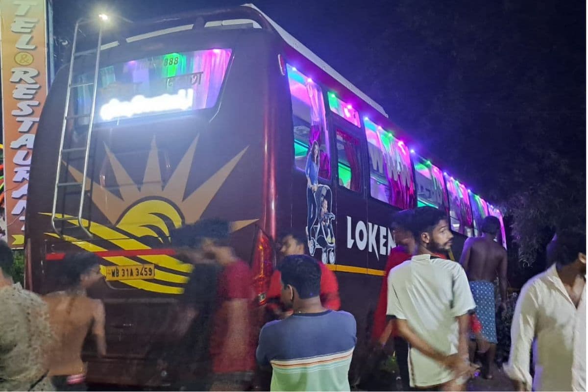 दीघा से कोलकाता जा रही बस खाल में गिरी, 12 घायल