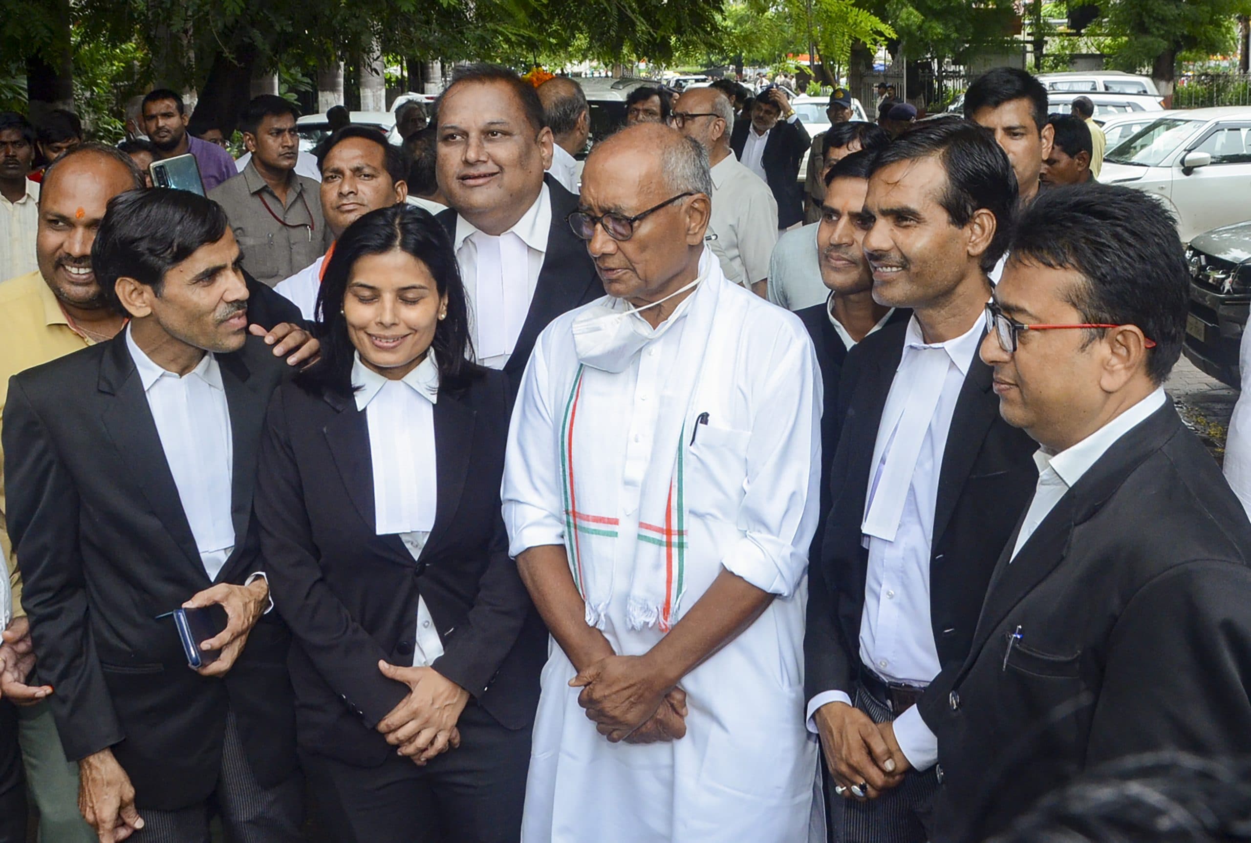 Congress President Election: राजस्थान में किचकिच के बाद निगाहें दिग्विजय सिंह पर, केरल से पहुंचे दिल्ली