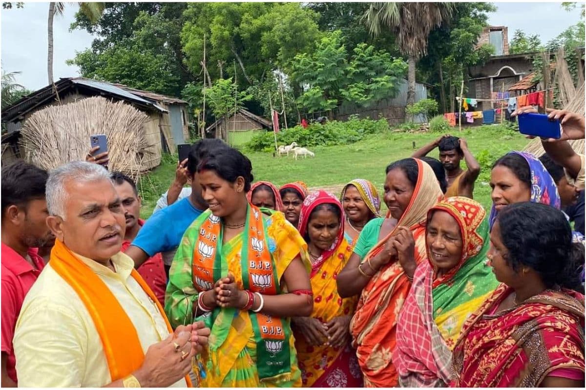 नदिया से नदी के रास्ते कटवा उतरे दिलीप घोष, अग्रदीप में किया प्रचार