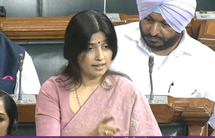 No Confidence Motion: संसद में डिंपल यादव का केंद्र सरकार पर हमला, बोलीं- देश को न बांटें