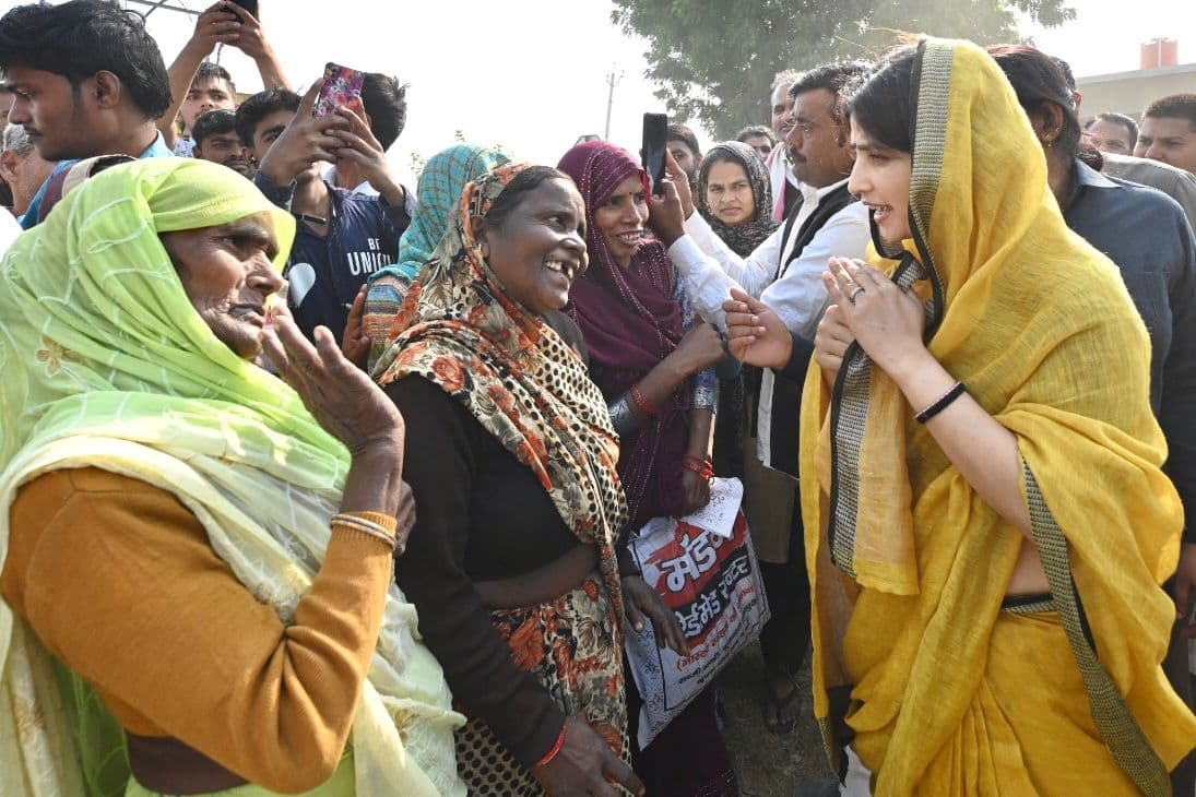 Mainpuri By-Election: डिंपल यादव ने नुक्कड़ सभाओं में मांगा वोट, समाजवादी व्यापार सभा भी उतरी मैदान में