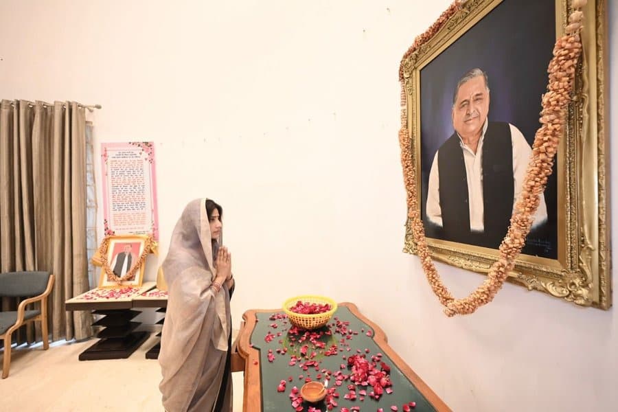 डिंपल ने बचाई यदुकुल कुनबे की लाज, लोकसभा में मुलायम के निधन से ‘शून्य हो गया था यादव परिवार’ पढ़ें