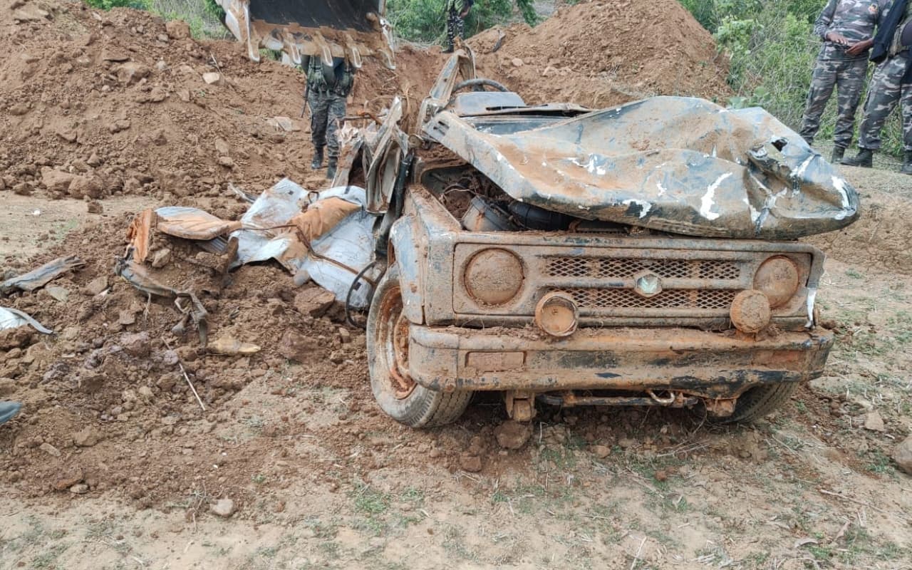 PLFI सुप्रीमो दिनेश गोप ने जमीन में गाड़ रखी थी अपनी जिप्सी, 9 साल बाद पुलिस ने किया बरामद