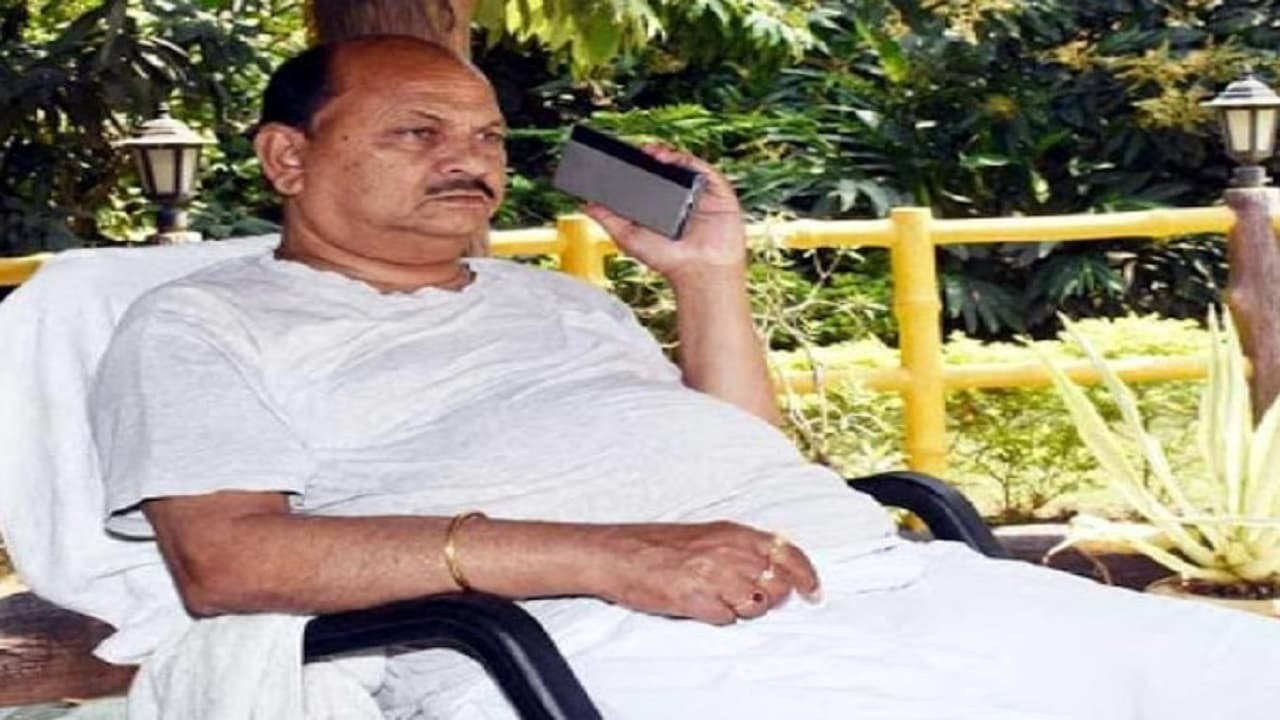 JDU के MLC दिनेश सिंह को पटना एयरपोर्ट पर रोका, भारी मात्रा में कैश बरामद, नोट गिनने की मशीन मंगायी गयी