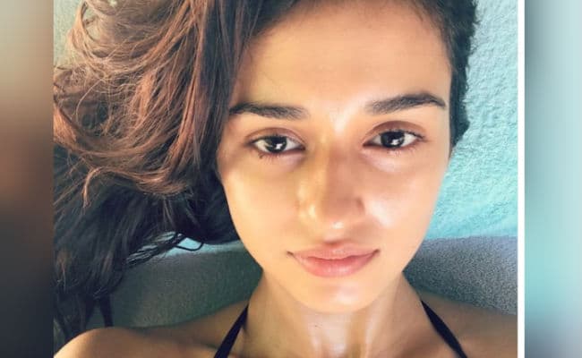 दिशा पटानी येलो बिकिनी में दिखीं बेहद बोल्‍ड, समंदर में दिखा एक्‍ट्रेस का हॉट अंदाज, Viral Photos