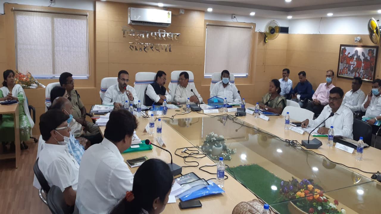 लोहरदगा में 'दिशा' की समीक्षा बैठक, केंद्र और राज्य प्रायोजित विभिन्न योजनाओं की प्रगति पर हुई चर्चा