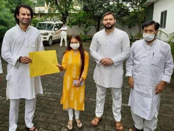 Bihar Election 2020: पहले चरण के चुनाव में सबसे कम उम्र की RJD प्रत्याशी दिव्या, सबसे ज्यादा उम्र वाले के बारे में भी जानिए Bihar Election 2020: पहले चरण के चुनाव में सबसे कम उम्र की RJD प्रत्याशी दिव्या, सबसे ज्यादा उम्र वाले के बारे में भी जानिए