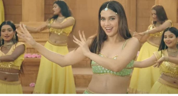 दिव्या अग्रवाल ने Koi Sehri Babu गाने पर किया जबरदस्त डांस, सोशल मीडिया पर छाया देसी लुक, VIDEO